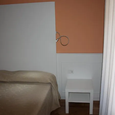 Via Mazzini 4* Stresa